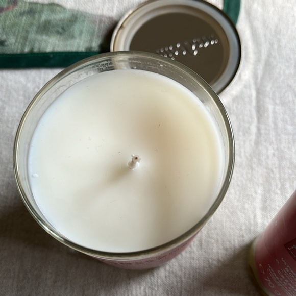 White Barn Champagne Toast Candle & body Cream - Picture 4 of 4